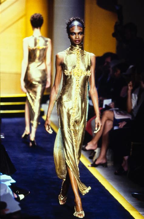 gold chainmail 1997 versace|Flashback: Versace Haute Couture Fall Winter 1997 .